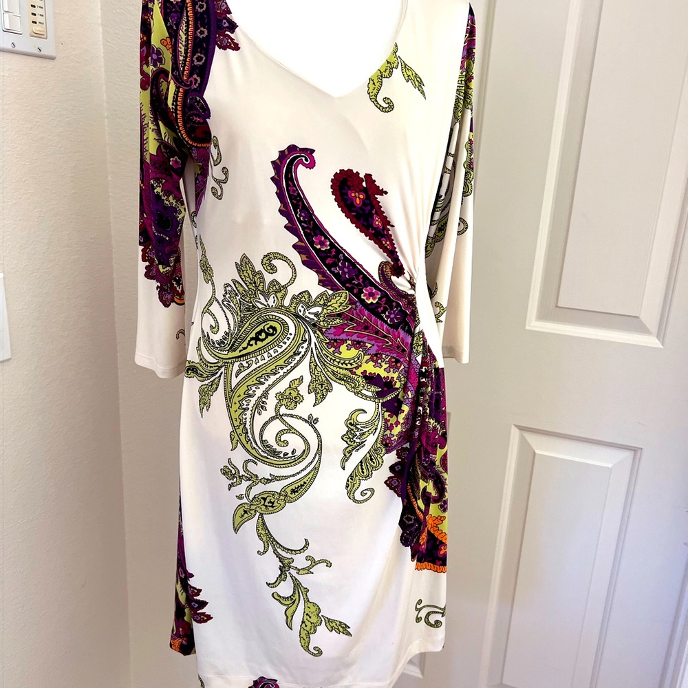Ronni Nicole off white paisley with cinch waist detail
